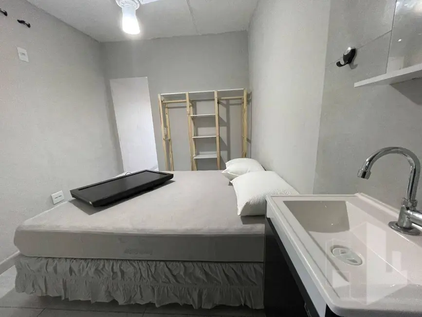 Foto 1 de Kitnet com 1 quarto para alugar, 10m2 em Jardim Pedro Ometto, Jau - SP