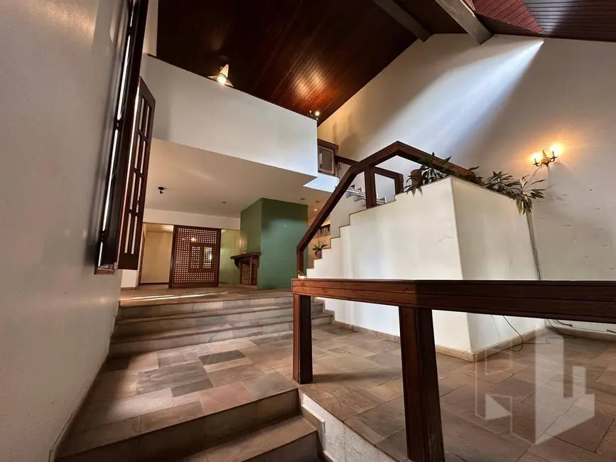 Foto 1 de Casa com 4 quartos para alugar, 1366m2 em Vila Assis, Jau - SP