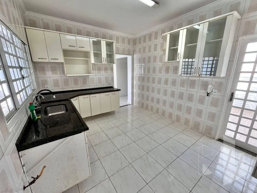 Foto 7 de Casa com 3 quartos à venda, 250m2 em Jardim América, Jau - SP