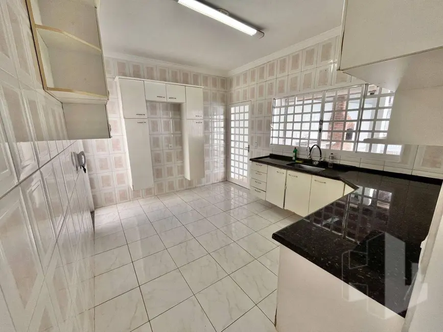Foto 3 de Casa com 3 quartos à venda, 250m2 em Jardim América, Jau - SP