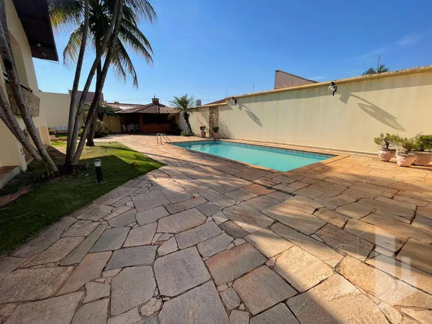 Foto 1 de Casa com 3 quartos para alugar, 812m2 em Jardim das Paineiras, Jau - SP