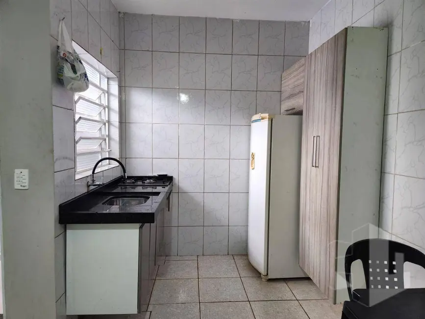 Kitnet com 1 quarto para alugar, 15m2 em Jardim Cila de Lúcio Bauab, Jau - SP - imagem 4 Foto 4 de Kitnet com 1 quarto para alugar, 15m2 em Jardim Cila de Lúcio Bauab, Jau - SP