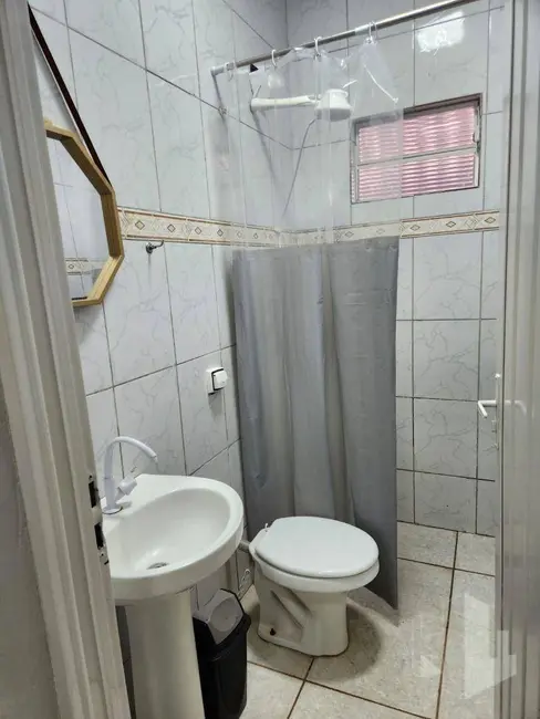 Kitnet com 1 quarto para alugar, 15m2 em Jardim Cila de Lúcio Bauab, Jau - SP - imagem 5 Foto 5 de Kitnet com 1 quarto para alugar, 15m2 em Jardim Cila de Lúcio Bauab, Jau - SP