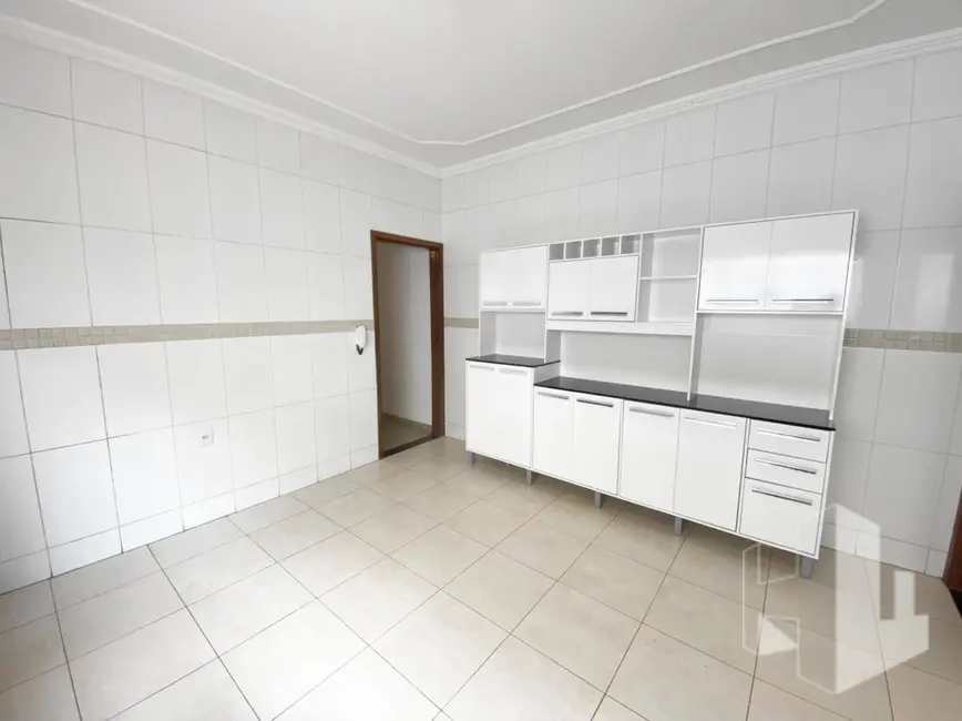 Casa com 3 quartos à venda e para alugar, 250m2 em Jardim Dona Emília, Jau - SP - imagem 5 Foto 5 de Casa com 3 quartos à venda e para alugar, 250m2 em Jardim Dona Emília, Jau - SP