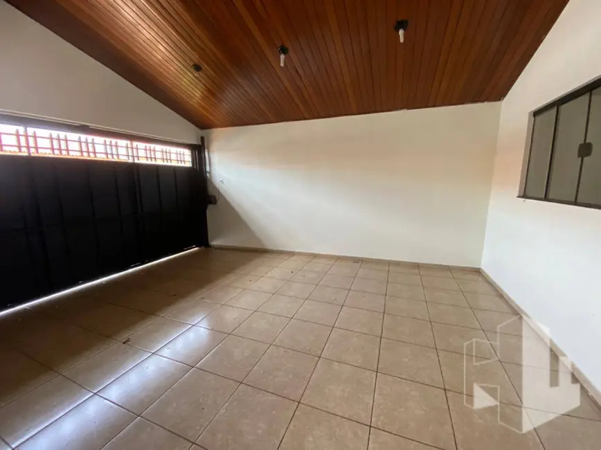 Casa com 3 quartos à venda e para alugar, 250m2 em Jardim Dona Emília, Jau - SP - imagem 2 Foto 2 de Casa com 3 quartos à venda e para alugar, 250m2 em Jardim Dona Emília, Jau - SP