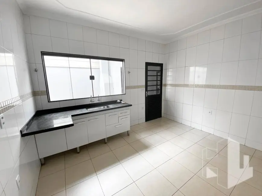 Casa com 3 quartos à venda e para alugar, 250m2 em Jardim Dona Emília, Jau - SP - imagem 7 Foto 7 de Casa com 3 quartos à venda e para alugar, 250m2 em Jardim Dona Emília, Jau - SP