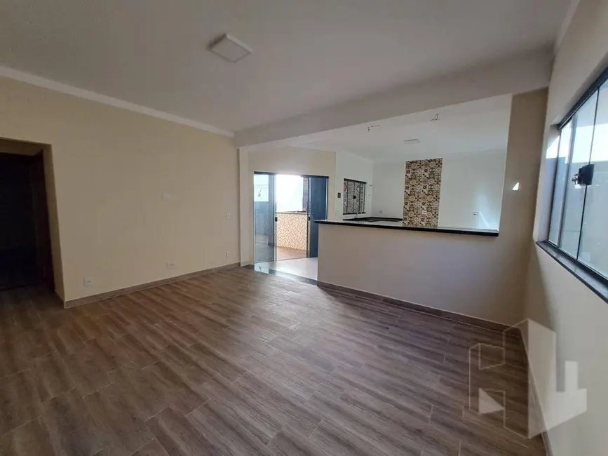 Foto 1 de Casa com 1 quarto à venda, 225m2 em Jardim Dona Emília, Jau - SP