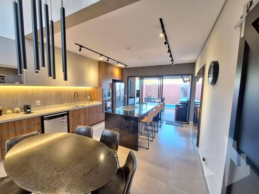 Foto 6 de Casa com 3 quartos à venda e para alugar, 250m2 em Jardim Antonina, Jau - SP