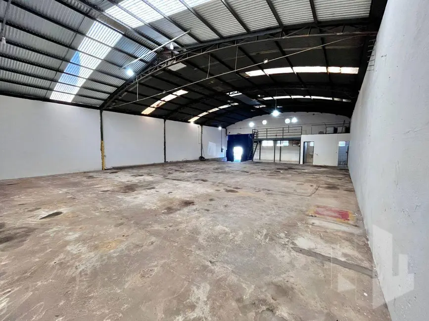 Foto 3 de Armazém / Galpão para alugar, 300m2 em Chácara Flora, Jau - SP
