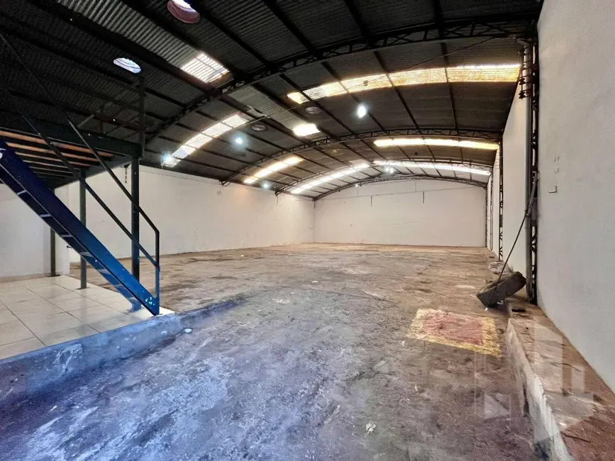 Foto 2 de Armazém / Galpão para alugar, 300m2 em Chácara Flora, Jau - SP