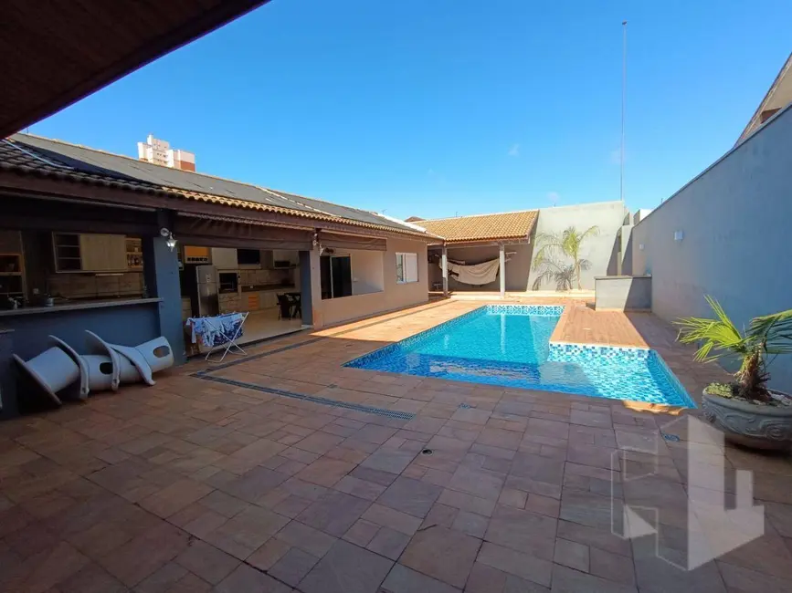 Foto 2 de Casa com 2 quartos à venda, 442m2 em Chácara Peccioli, Jau - SP