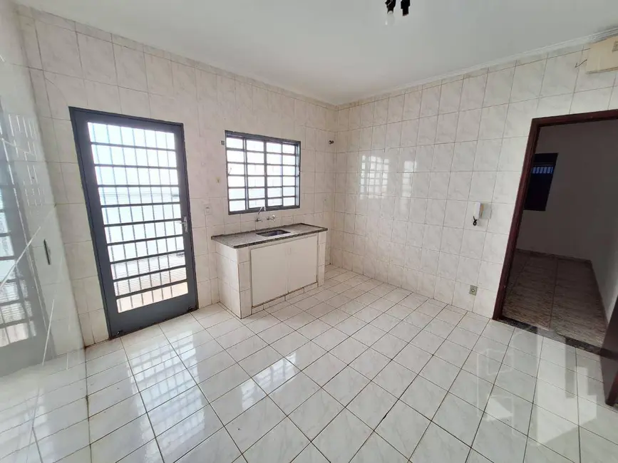 Foto 3 de Casa com 2 quartos à venda, 125m2 em Jardim América, Jau - SP
