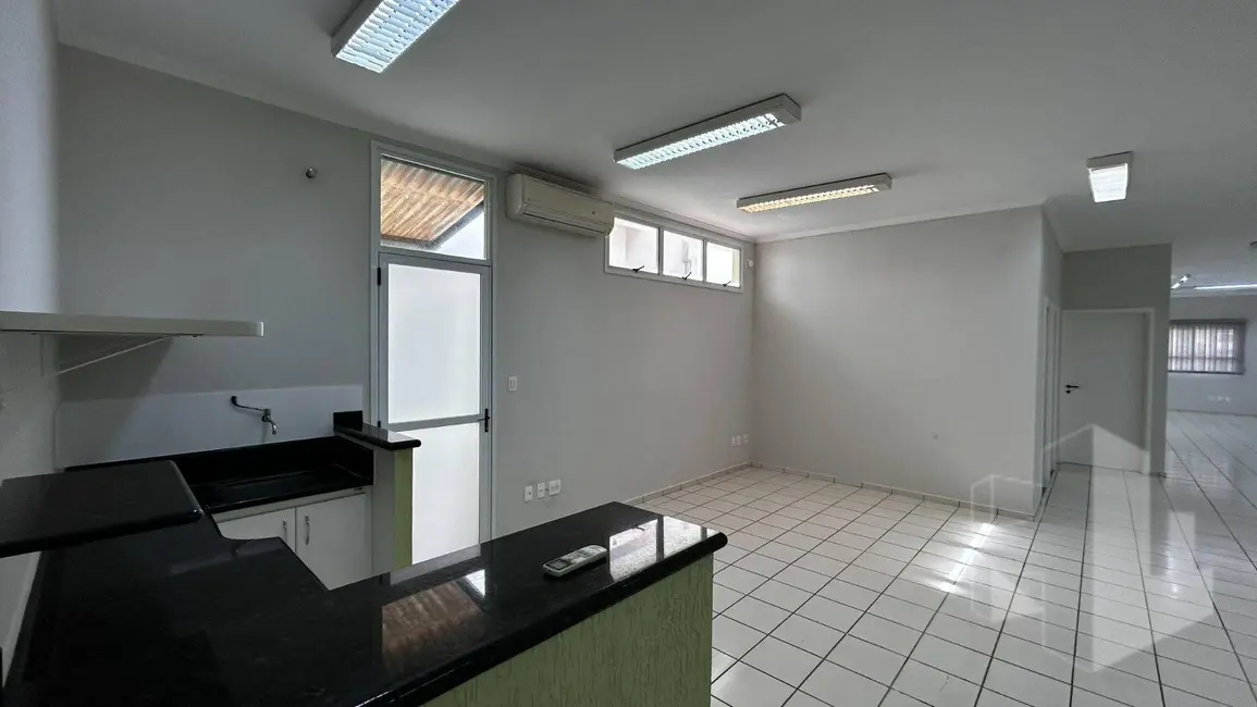 Foto 3 de Sala Comercial à venda, 211m2 em Vila Assis, Jau - SP