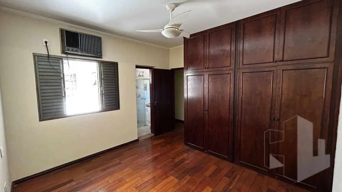 Foto 9 de Casa com 4 quartos para alugar, 371m2 em Centro, Jau - SP
