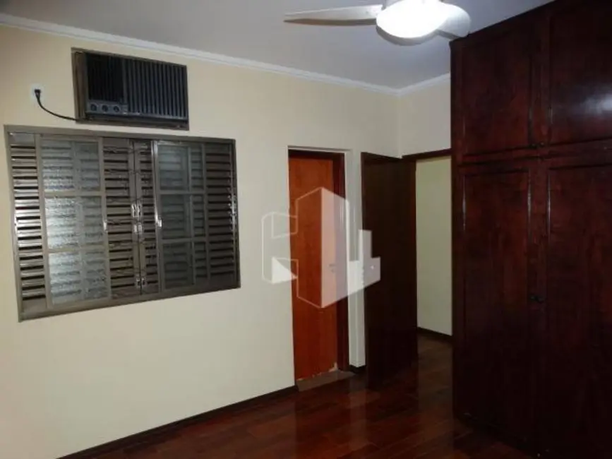Foto 5 de Casa com 4 quartos para alugar em Centro, Jau - SP