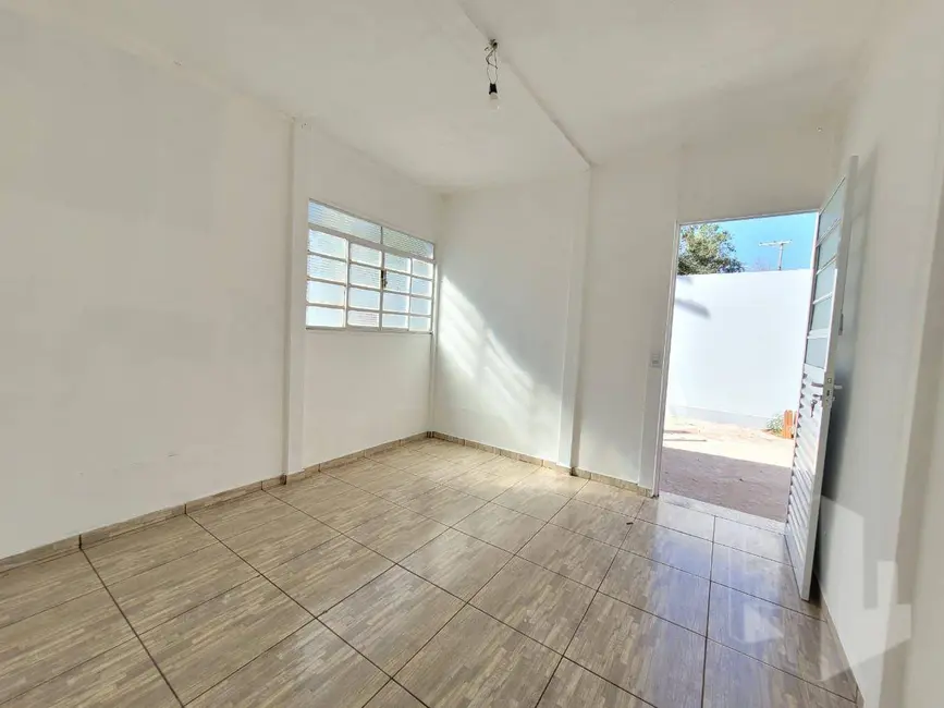 Foto 2 de Casa com 2 quartos para alugar, 200m2 em Jau - SP