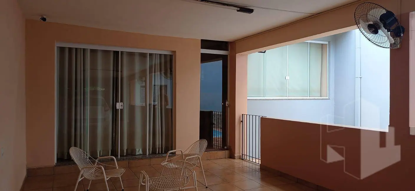 Foto 2 de Casa com 2 quartos à venda, 220m2 em Chácara Flora, Jau - SP