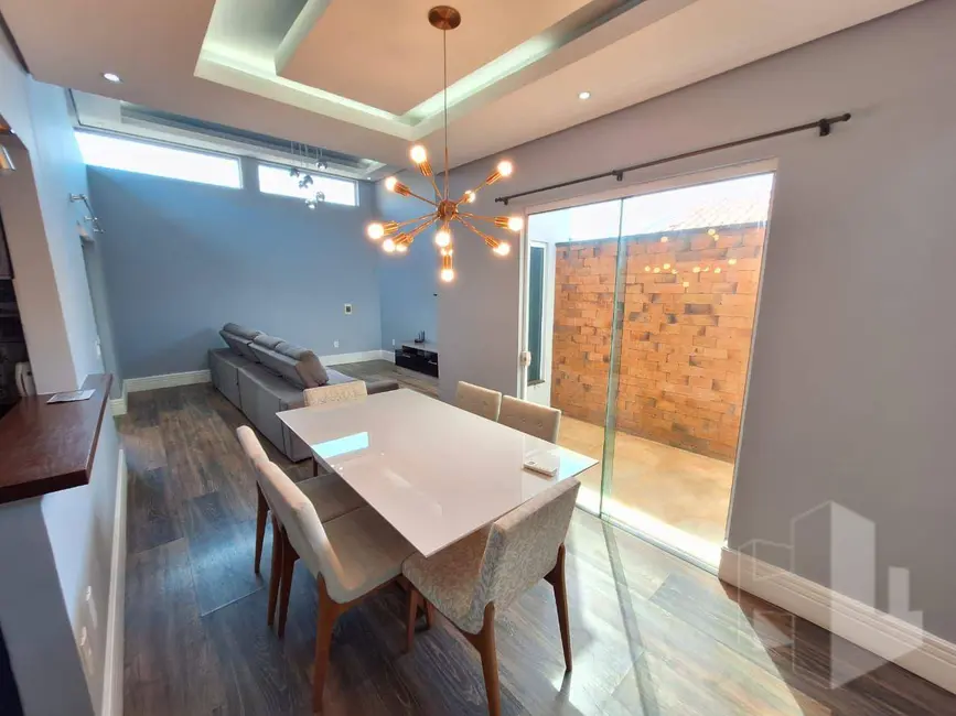 Foto 1 de Casa com 2 quartos à venda, 190m2 em Jardim Doutor Roberto Pacheco, Jau - SP