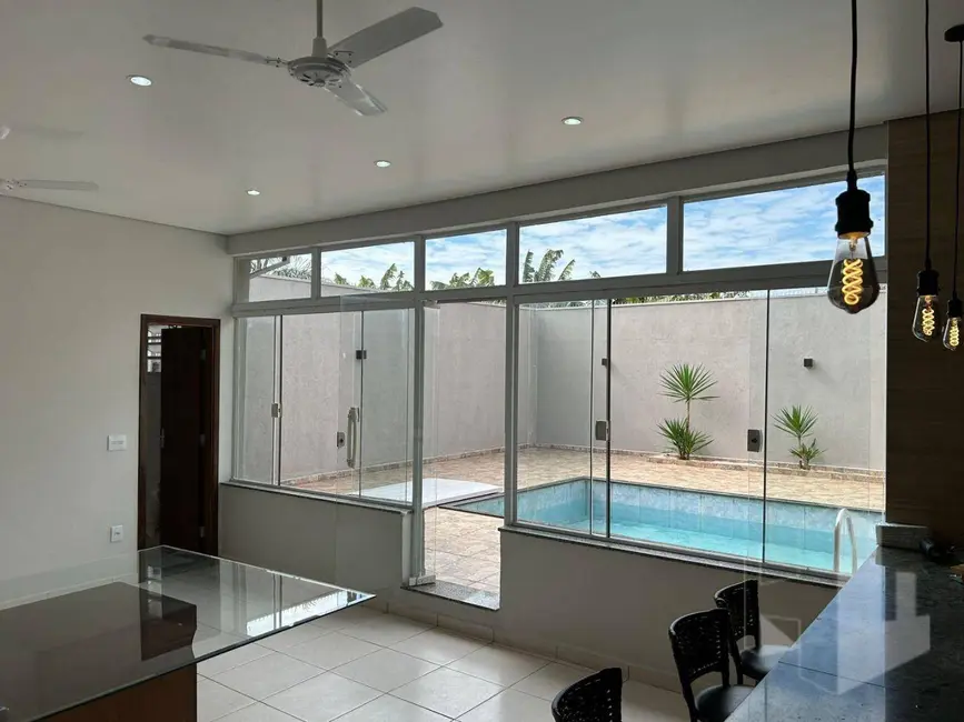 Foto 2 de Casa com 3 quartos à venda, 250m2 em Jardim Pires de Campos, Jau - SP