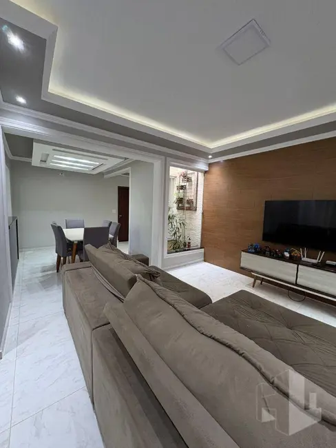 Casa com 3 quartos à venda, 200m2 em Jardim Bela Vista, Jau - SP - imagem 1 Foto 1 de Casa com 3 quartos à venda, 200m2 em Jardim Bela Vista, Jau - SP