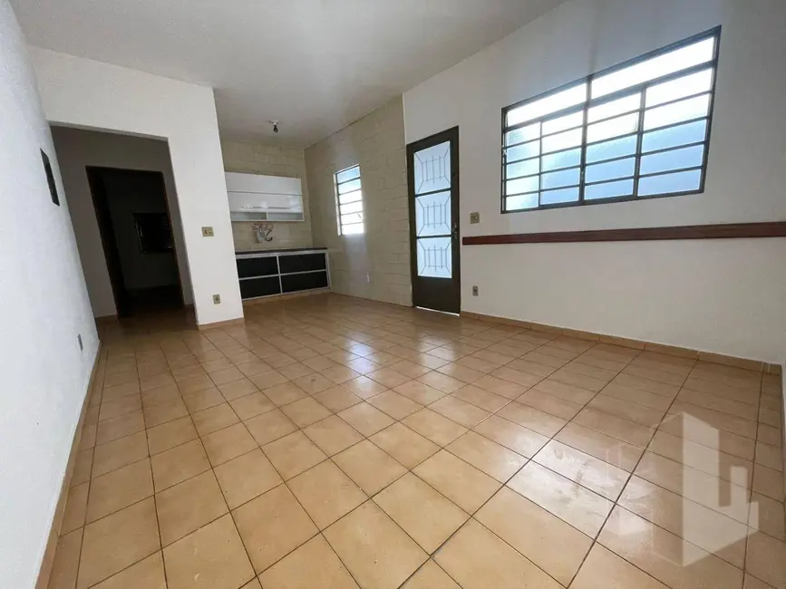 Foto 4 de Casa com 3 quartos para alugar, 250m2 em Jardim Ferreira Dias, Jau - SP