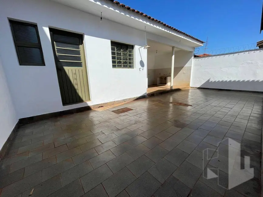 Foto 9 de Casa com 3 quartos para alugar, 250m2 em Jardim Ferreira Dias, Jau - SP