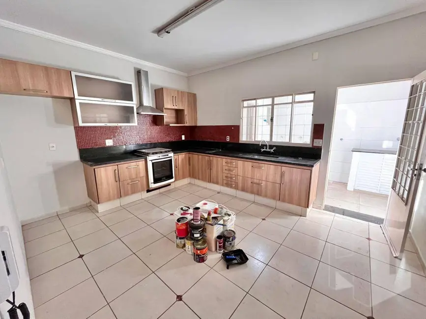 Foto 6 de Casa com 4 quartos para alugar, 250m2 em Centro, Jau - SP