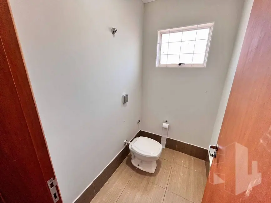 Foto 5 de Casa com 4 quartos para alugar, 250m2 em Centro, Jau - SP
