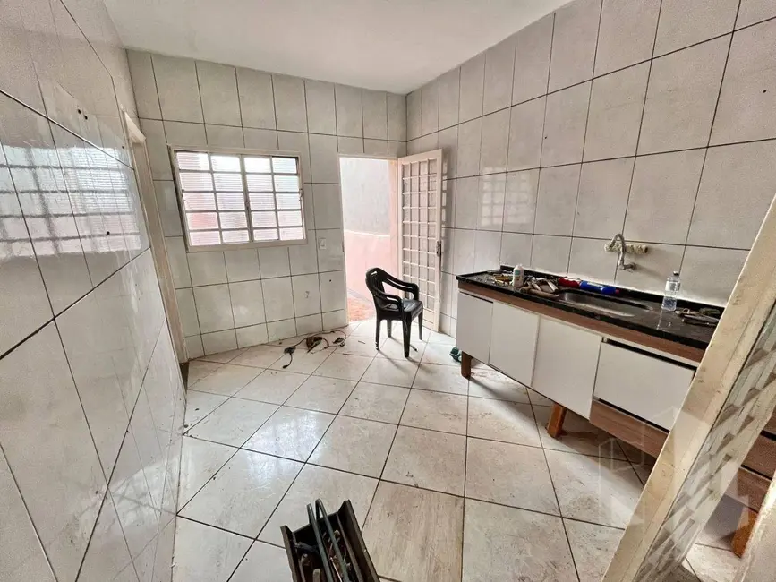 Foto 5 de Casa com 3 quartos à venda e para alugar, 200m2 em Jardim Cila de Lúcio Bauab, Jau - SP