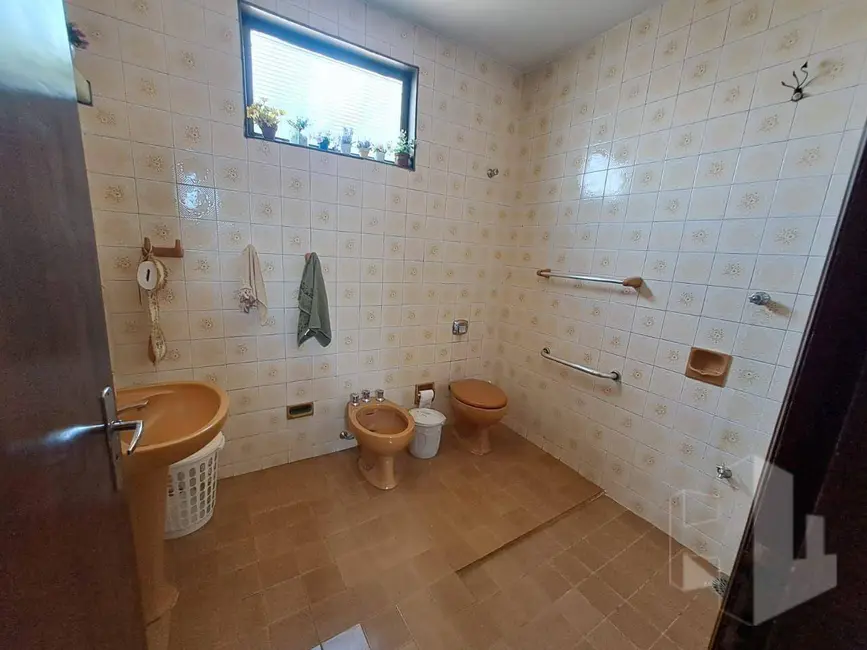 Casa com 3 quartos à venda, 358m2 em Centro, Jau - SP - imagem 7 Foto 7 de Casa com 3 quartos à venda, 358m2 em Centro, Jau - SP