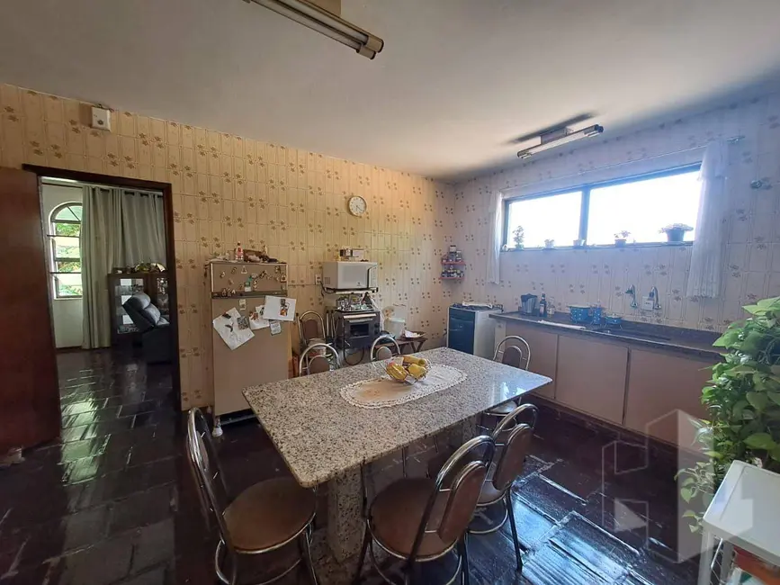 Casa com 3 quartos à venda, 358m2 em Centro, Jau - SP - imagem 4 Foto 4 de Casa com 3 quartos à venda, 358m2 em Centro, Jau - SP