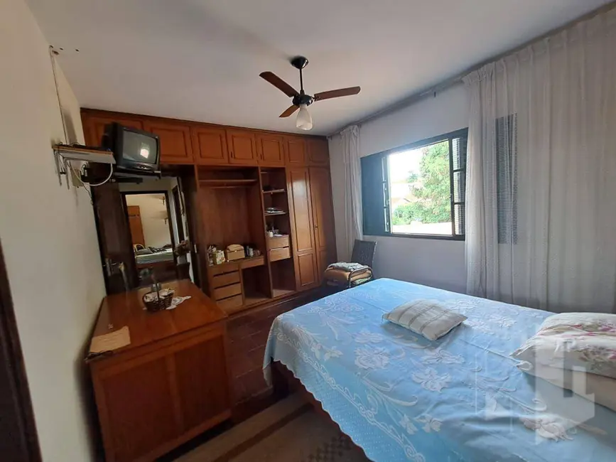Casa com 3 quartos à venda, 358m2 em Centro, Jau - SP - imagem 8 Foto 8 de Casa com 3 quartos à venda, 358m2 em Centro, Jau - SP