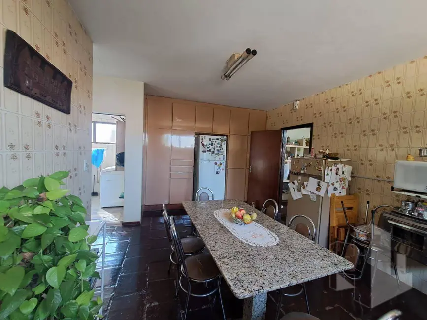 Casa com 3 quartos à venda, 358m2 em Centro, Jau - SP - imagem 3 Foto 3 de Casa com 3 quartos à venda, 358m2 em Centro, Jau - SP
