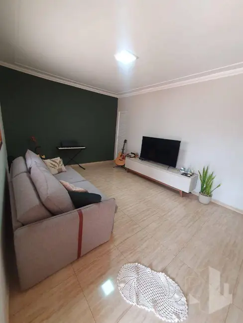 Foto 2 de Casa com 3 quartos à venda, 200m2 em Distrito de Potunduva (Potunduva), Jau - SP