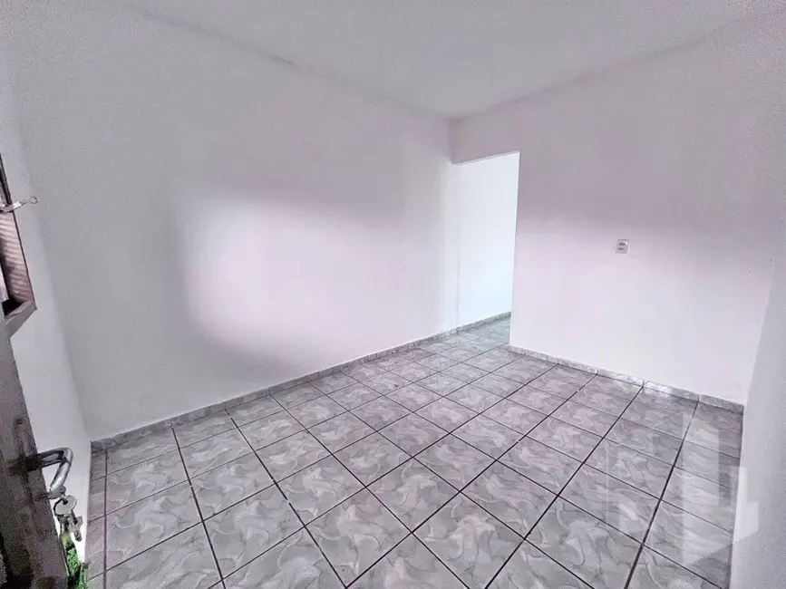 Foto 1 de Casa com 2 quartos para alugar, 145m2 em Jardim Cila de Lúcio Bauab, Jau - SP