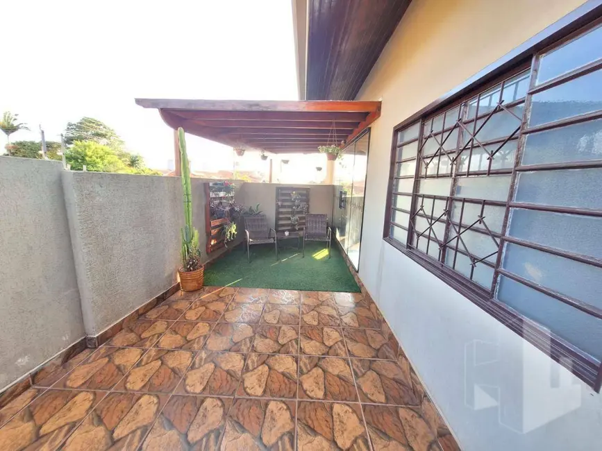 Foto 3 de Casa com 4 quartos à venda, 312m2 em Jardim Alvorada, Jau - SP
