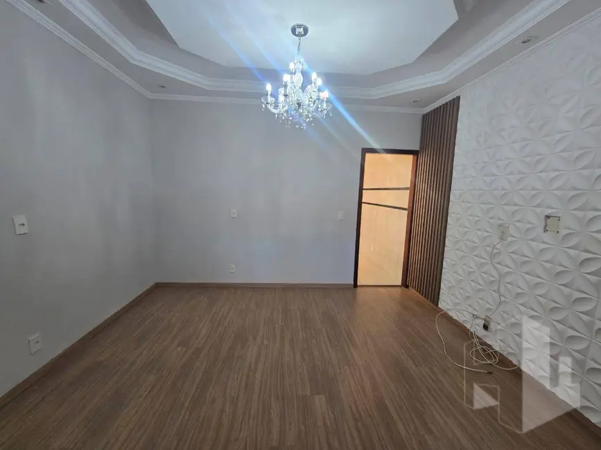 Foto 3 de Casa com 3 quartos à venda, 175m2 em Jardim Dona Emília, Jau - SP