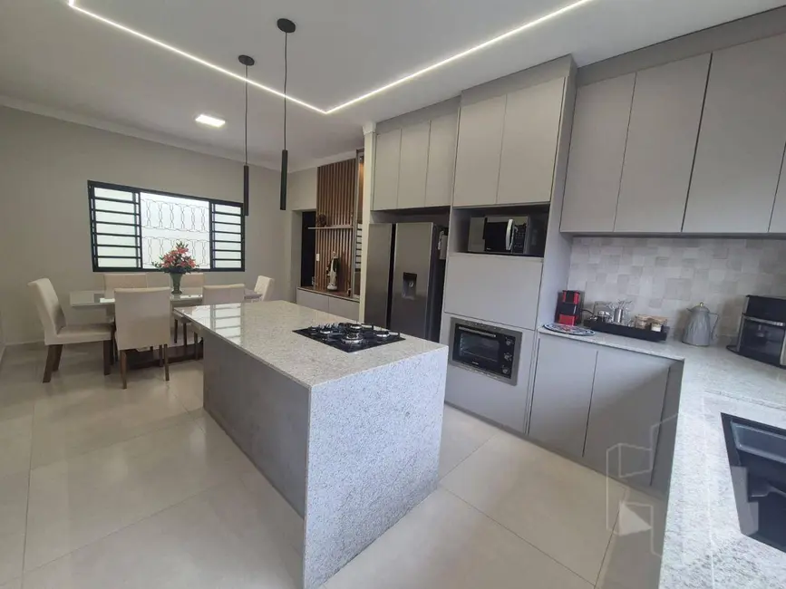 Foto 9 de Casa com 3 quartos à venda, 250m2 em Jardim Carolina, Jau - SP