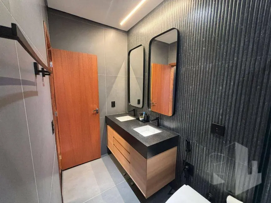 Foto 4 de Casa com 3 quartos à venda e para alugar, 200m2 em Jau - SP