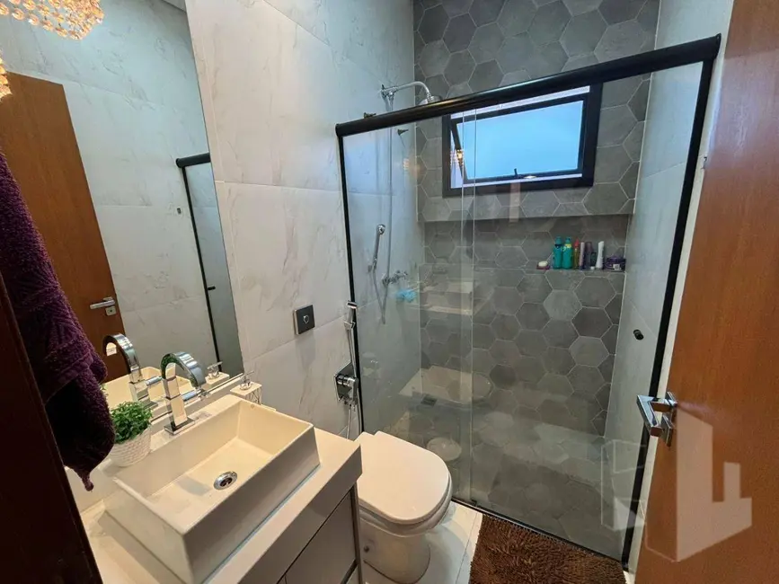 Foto 2 de Casa com 3 quartos à venda e para alugar, 200m2 em Jau - SP