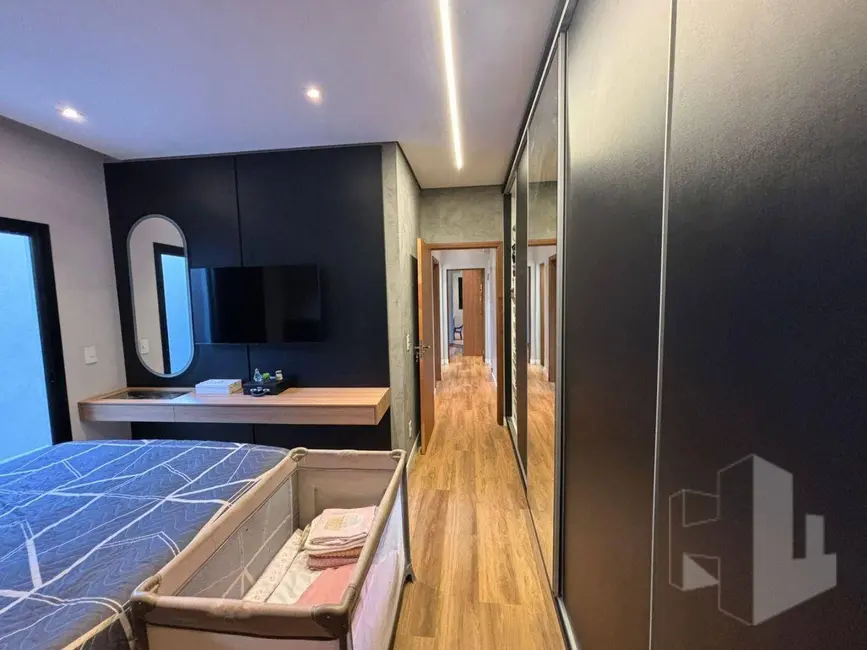 Foto 3 de Casa com 3 quartos à venda e para alugar, 200m2 em Jau - SP