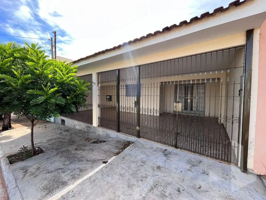 Foto 3 de Casa com 2 quartos para alugar, 250m2 em Jardim São Caetano, Jau - SP