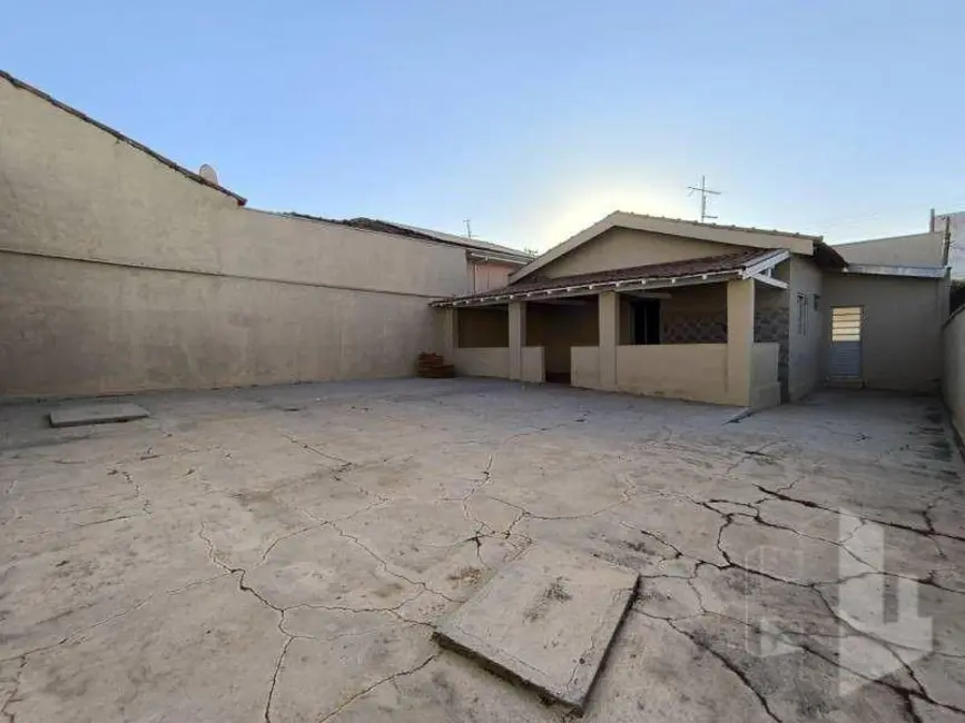 Foto 9 de Casa com 2 quartos para alugar, 250m2 em Jardim São Caetano, Jau - SP