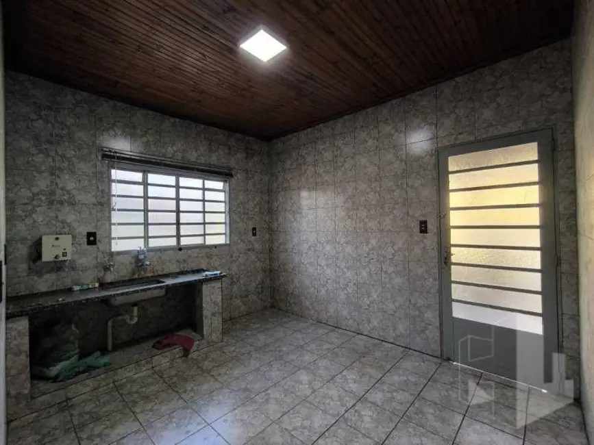 Foto 2 de Casa com 2 quartos para alugar, 250m2 em Jardim São Caetano, Jau - SP