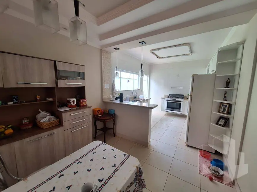 Foto 4 de Casa com 3 quartos à venda, 250m2 em Jardim das Paineiras, Jau - SP