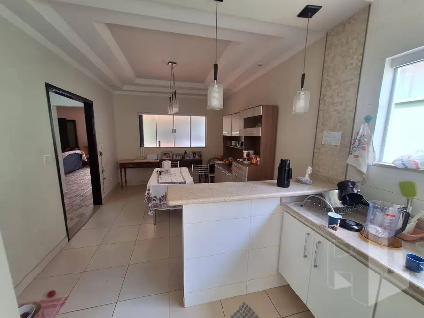 Foto 2 de Casa com 3 quartos à venda, 250m2 em Jardim das Paineiras, Jau - SP