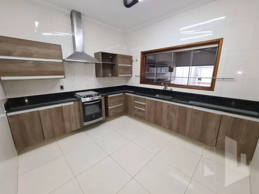 Foto 3 de Casa com 3 quartos à venda e para alugar, 312m2 em Jardim Vila Maria, Jau - SP