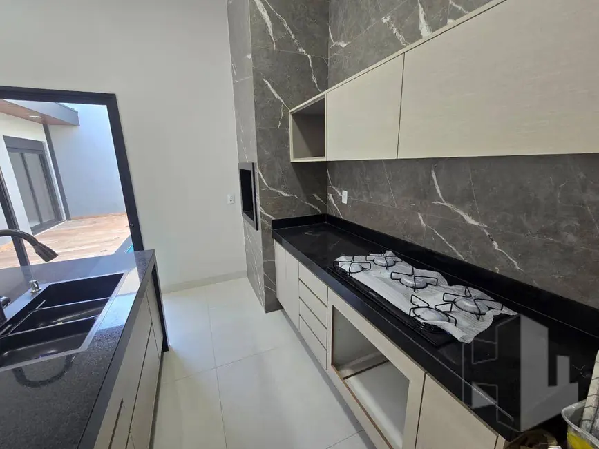 Foto 1 de Casa de Condomínio com 3 quartos à venda, 180m2 em Jardim Europa, Jau - SP