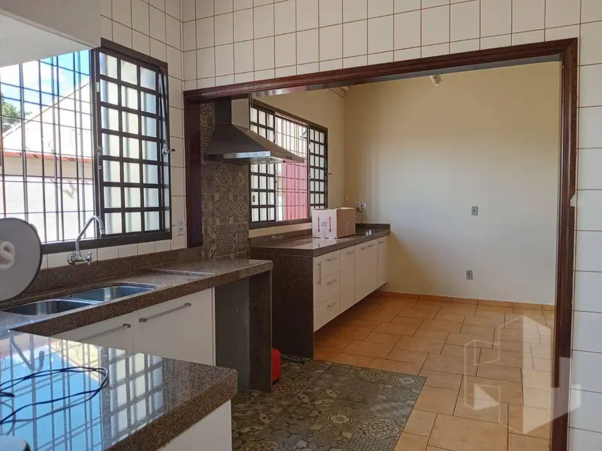 Foto 3 de Casa com 3 quartos para alugar, 200m2 em Jardim Continental, Jau - SP