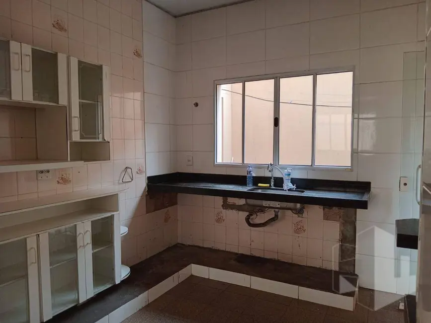 Foto 6 de Casa com 3 quartos à venda e para alugar, 275m2 em Jardim Estádio, Jau - SP